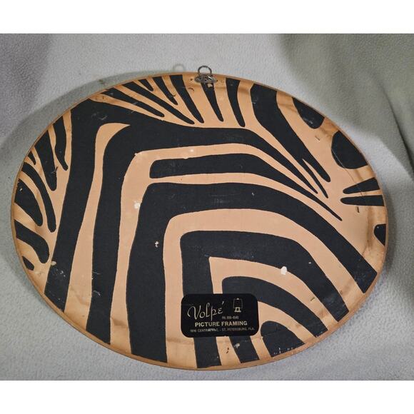 Vintage Set 2 Cross Stitch Silhouette Art Oval Framed Romance Hand Kissing - Picture 9 of 10